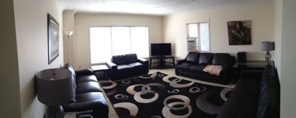 Фото Niagara Falls Cottage Rental - Craig House