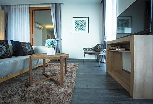 Фото Maldives Beach Resort