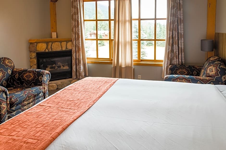 Фото Glacier House Resort