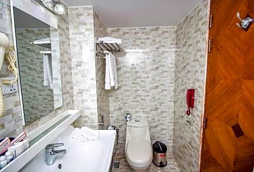 Фото Lake Castle