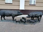 Свинья с поросятами (Кооперативный пер., 2), жанровая скульптура в Томске