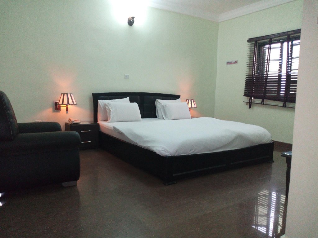 Фото Dionzec Hotel & Suites