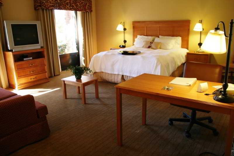 Фото Hampton Inn & Suites Tampa East