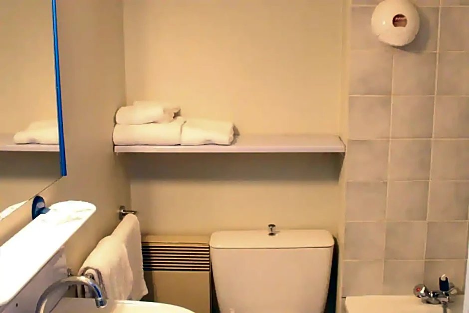 Фото The Originals City, Angers Sud – Le Village 49