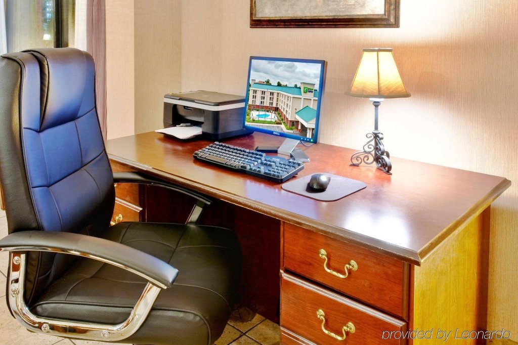 Фото Holiday Inn Express Memphis Medical Center Midtown, an Ihg Hotel