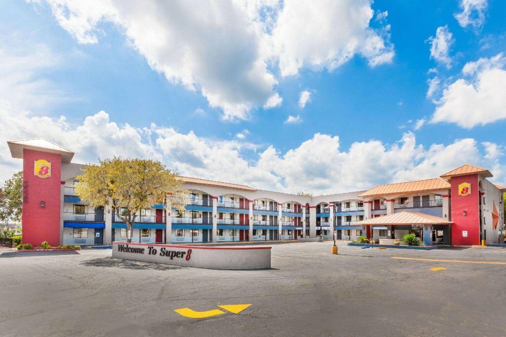 Hotel Super 8 by Wyndham Austin University/Downtown Area, Austin, photo