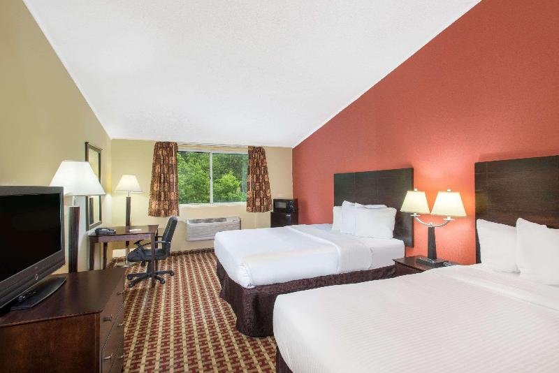 Фото Ramada by Wyndham Whitehall/Allentown