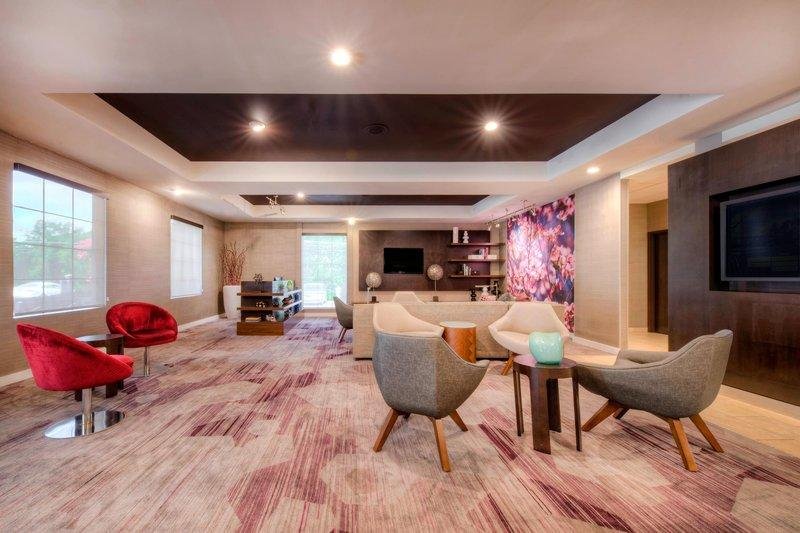 Фото Courtyard by Marriott Raleigh Crabtree Valley