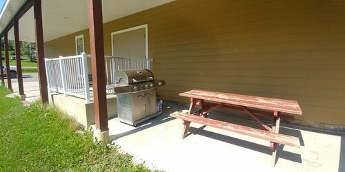 Гостиница The Lion Inn & Suites в Провинции Британская Колумбия