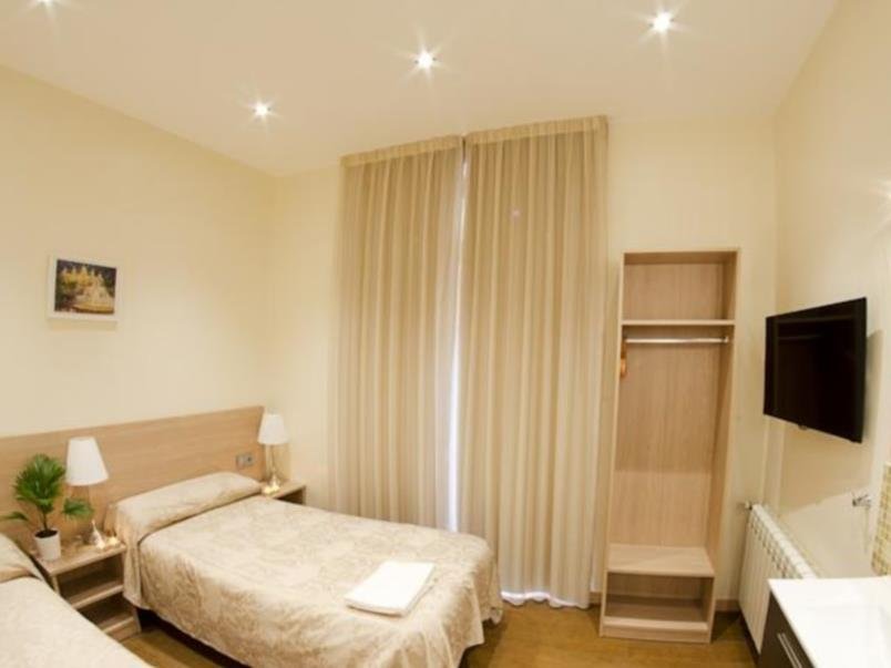 Фото Hostal Excellence