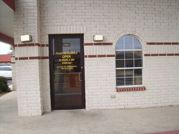 Фото Luxury Inn and Suites Seaworld Lackland