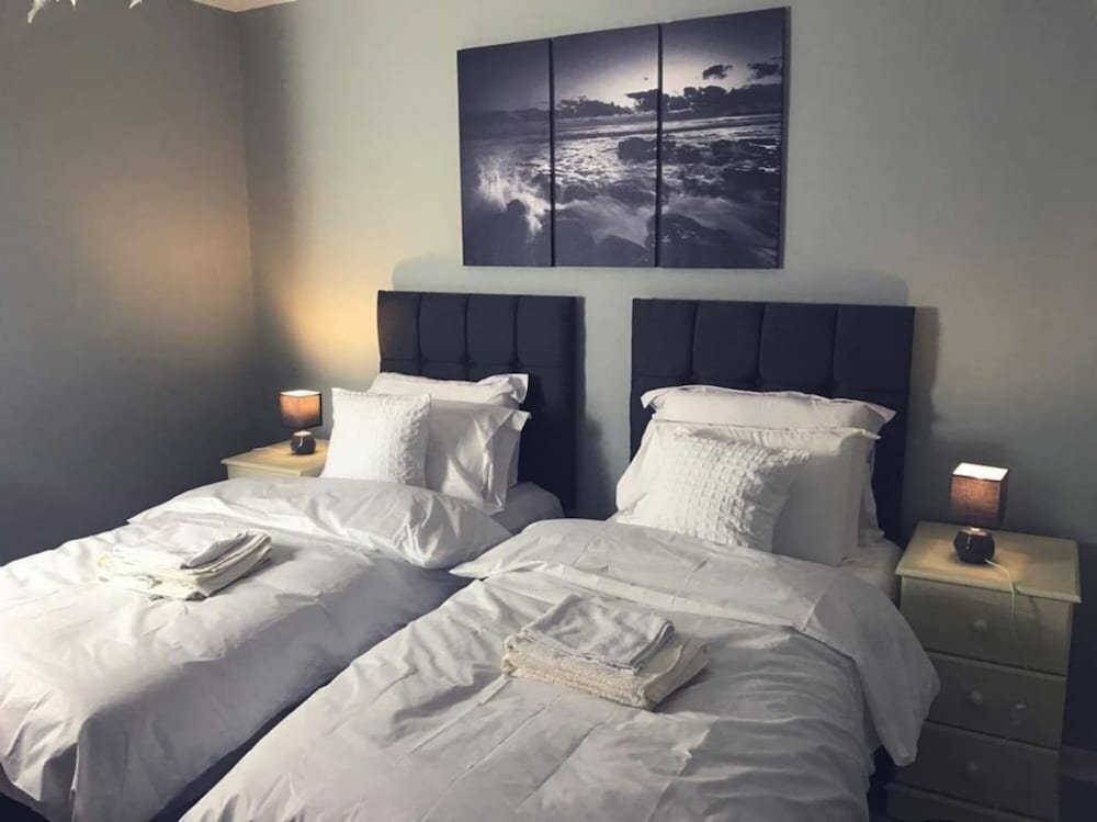 Hotel Captivating 2-Bed Apartment in Kirkcaldy, Fife Council, photo