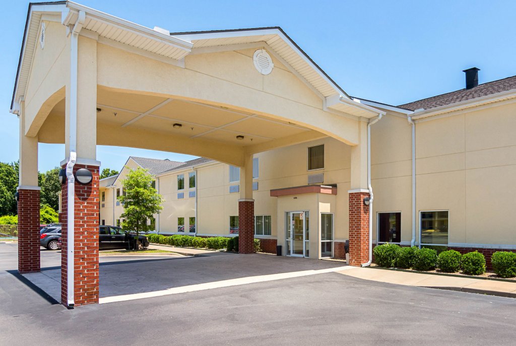 Фото Econo Lodge Inn & Suites Pritchard Road North Little Rock