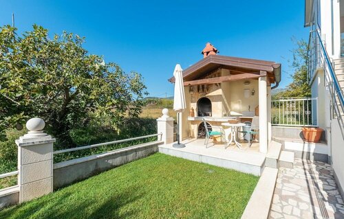 Жильё посуточно Beautiful Home in Kastel Novi With Wifi and 2 Bedrooms