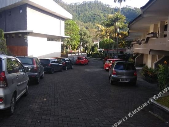 Фото Hotel Nirwana Batu