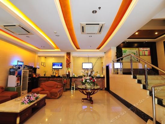 Фото GreenTree Guiyang Shifu Court Street Hotel