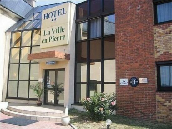 Гостиница Hôtel l’Ortega Rennes Aéroport