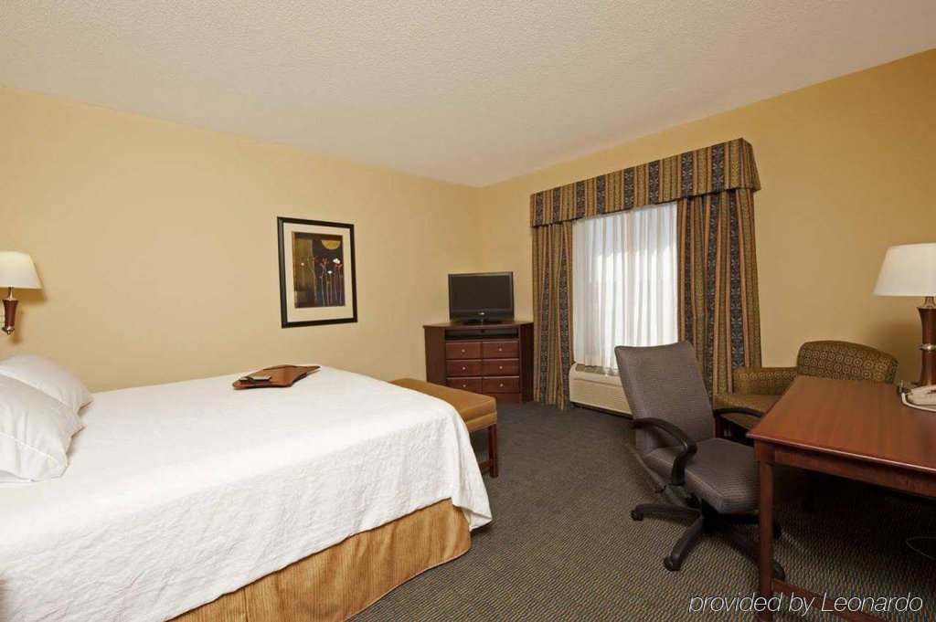 Фото Hampton Inn & Suites Indianapolis-Airport