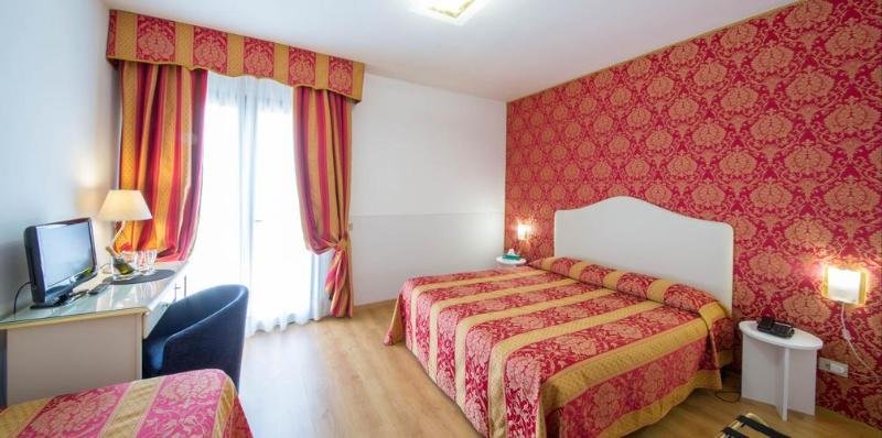 Фото Hotel Floris