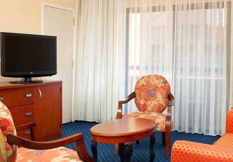 Фото Courtyard by Marriott Kansas City Overland Park/Metcalf