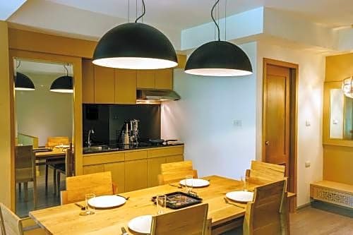 Фото Moon Dragon Hotel