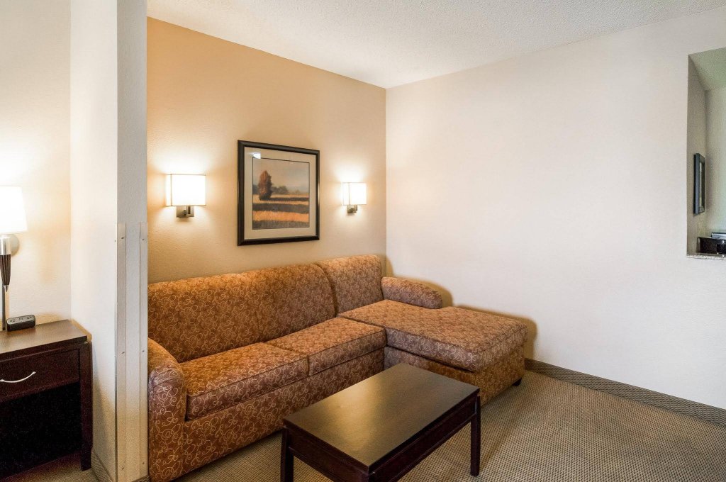 Фото Comfort Suites Dfw North/Grapevine