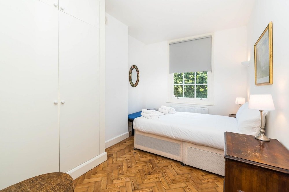 Фото Cosy 2 Bedroom Garden Flat in Battersea/clapham