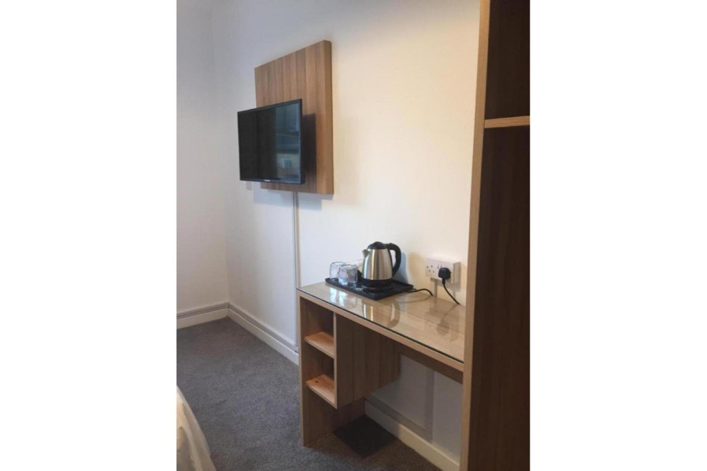 Фото Oyo Greenleafe Hotel