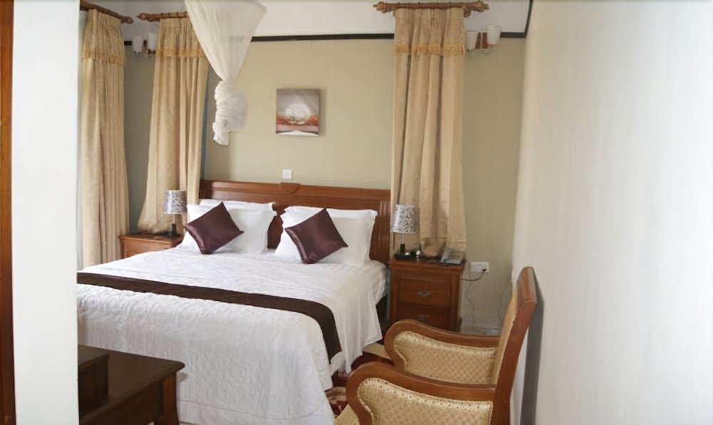 Фото Highlands Suites Hotel