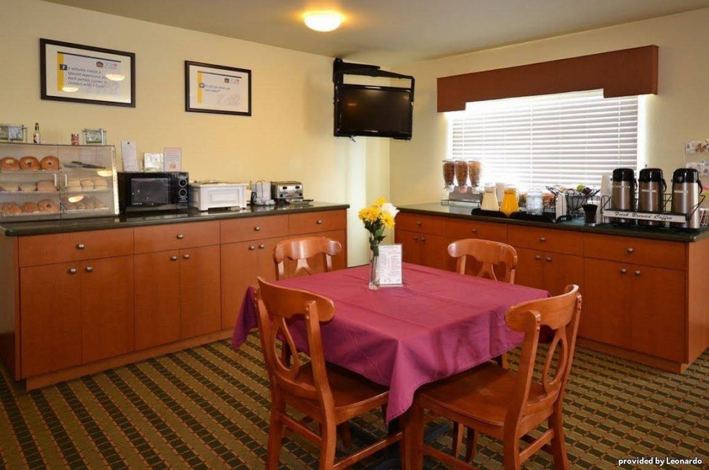 Фото Best Western Rose Quartz Inn