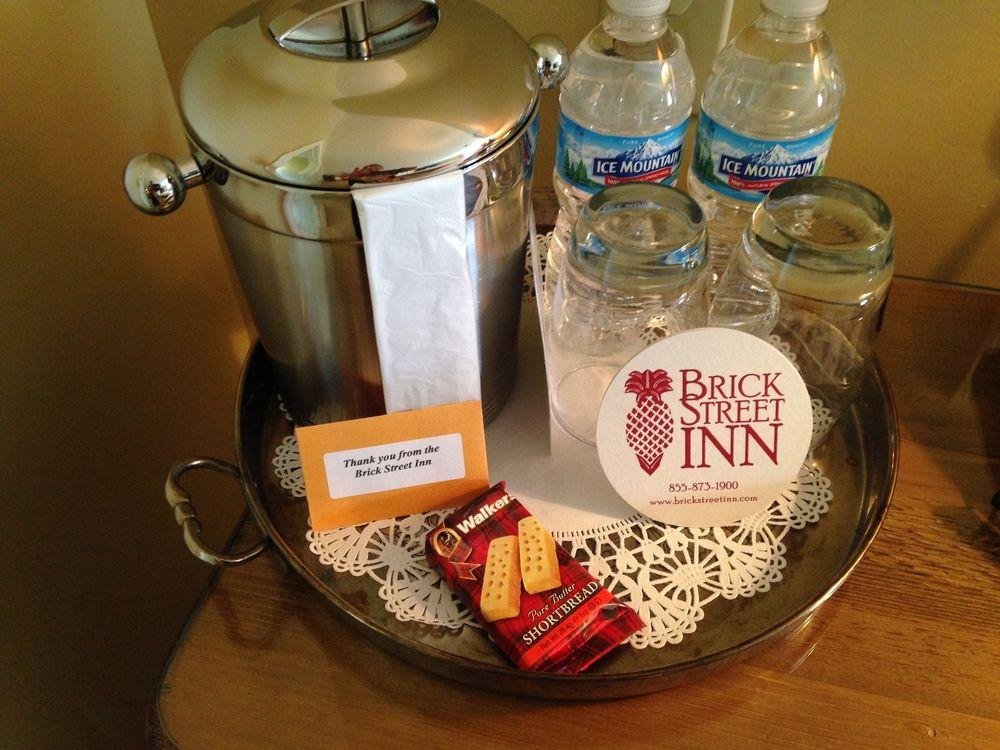 Фото Brick Street Inn