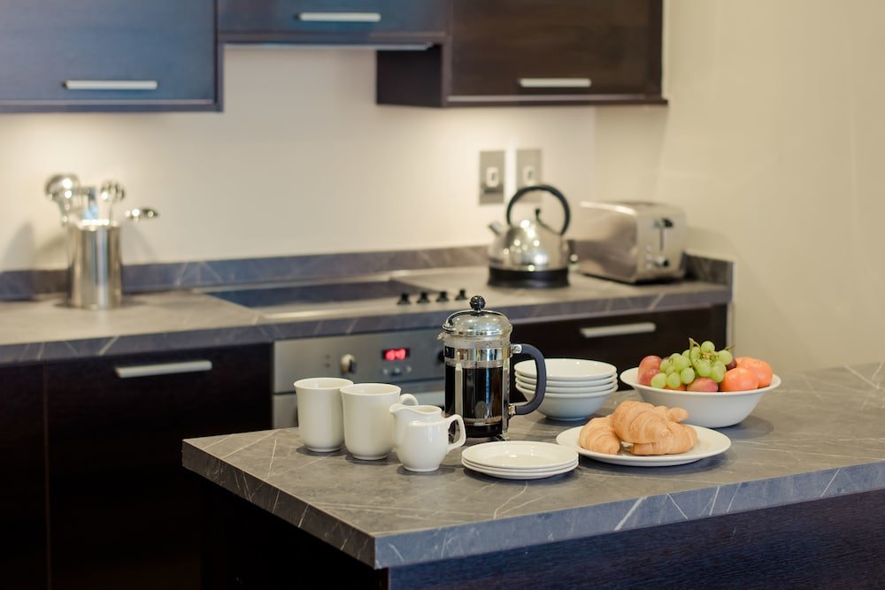 Фото Premier Suites Manchester