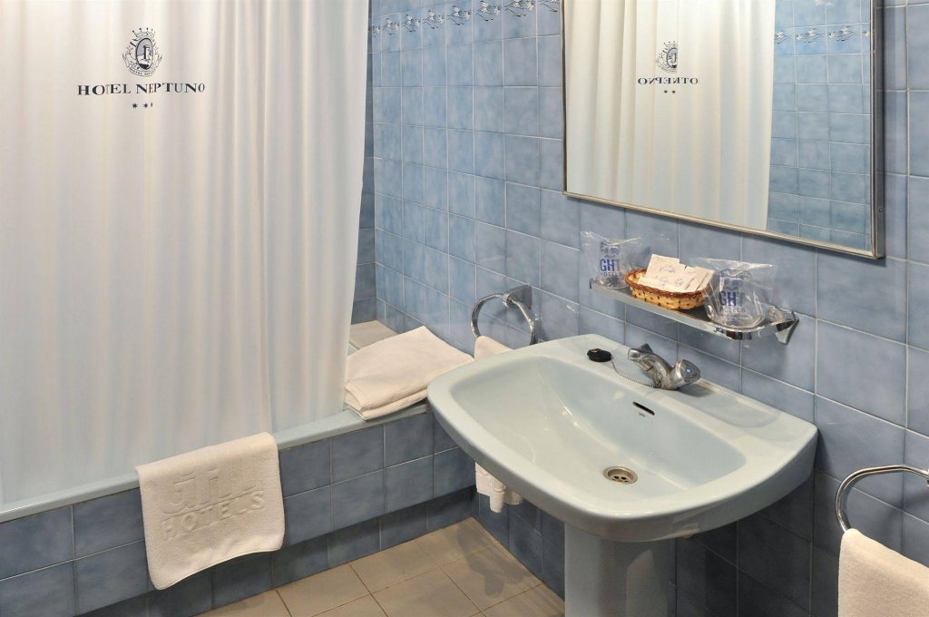 Фото Hotel GHT Neptuno Tossa & VENUS SPA