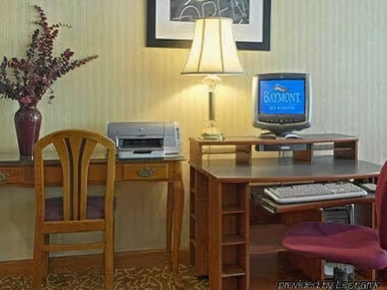 Фото Super 8 by Wyndham Oxford