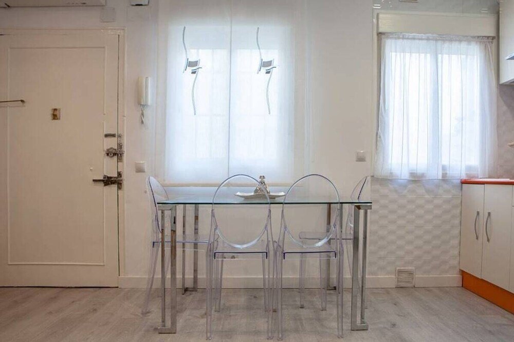 Фото Lovely & Chic one bed Apartment Next to El Prado