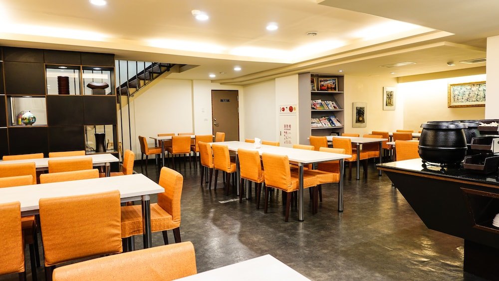 Фото Tainan First Hotel - Hostel