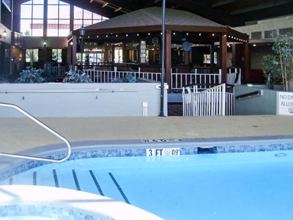 Фото Ramada by Wyndham Shreveport Airport