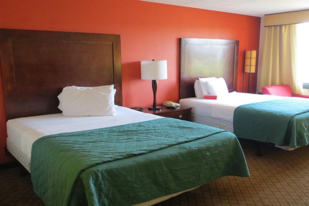 Фото Ramada Hotel & Conference Center by Wyndham Lansing