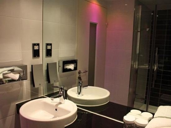Фото Holiday Inn Express London - Stratford, an Ihg Hotel