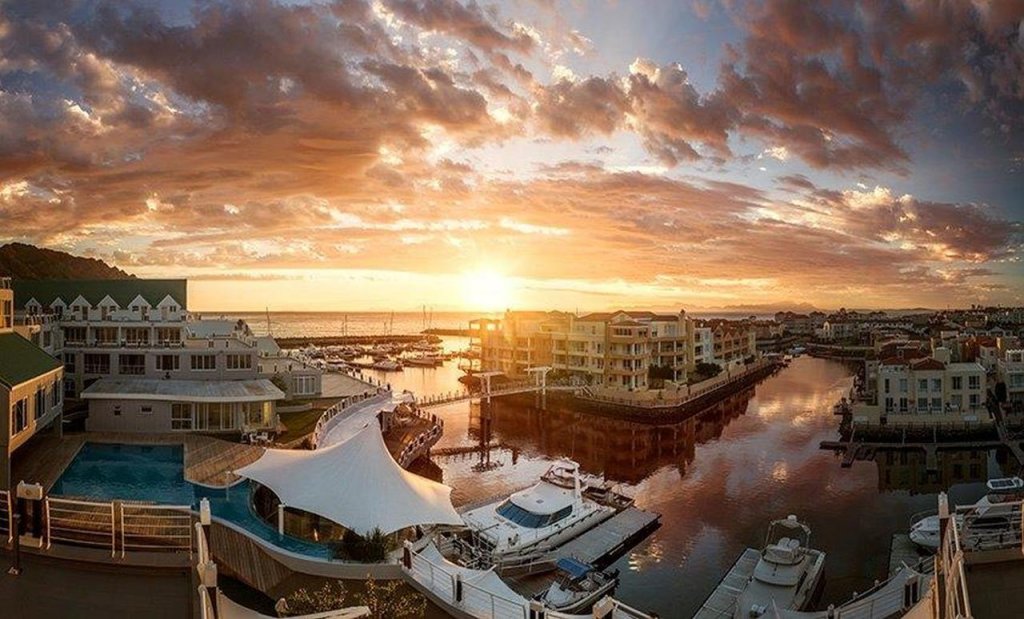 Фото Krystal Beach Hotel