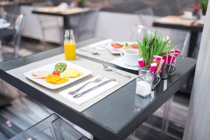 Фото Petit Palace Plaza de la Reina