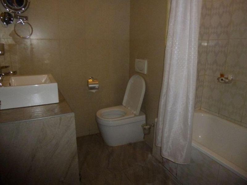 Фото Warri Wetland Hotel