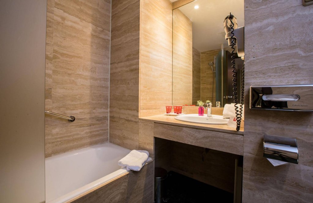 Фото Leonardo Hotel Madrid City Center