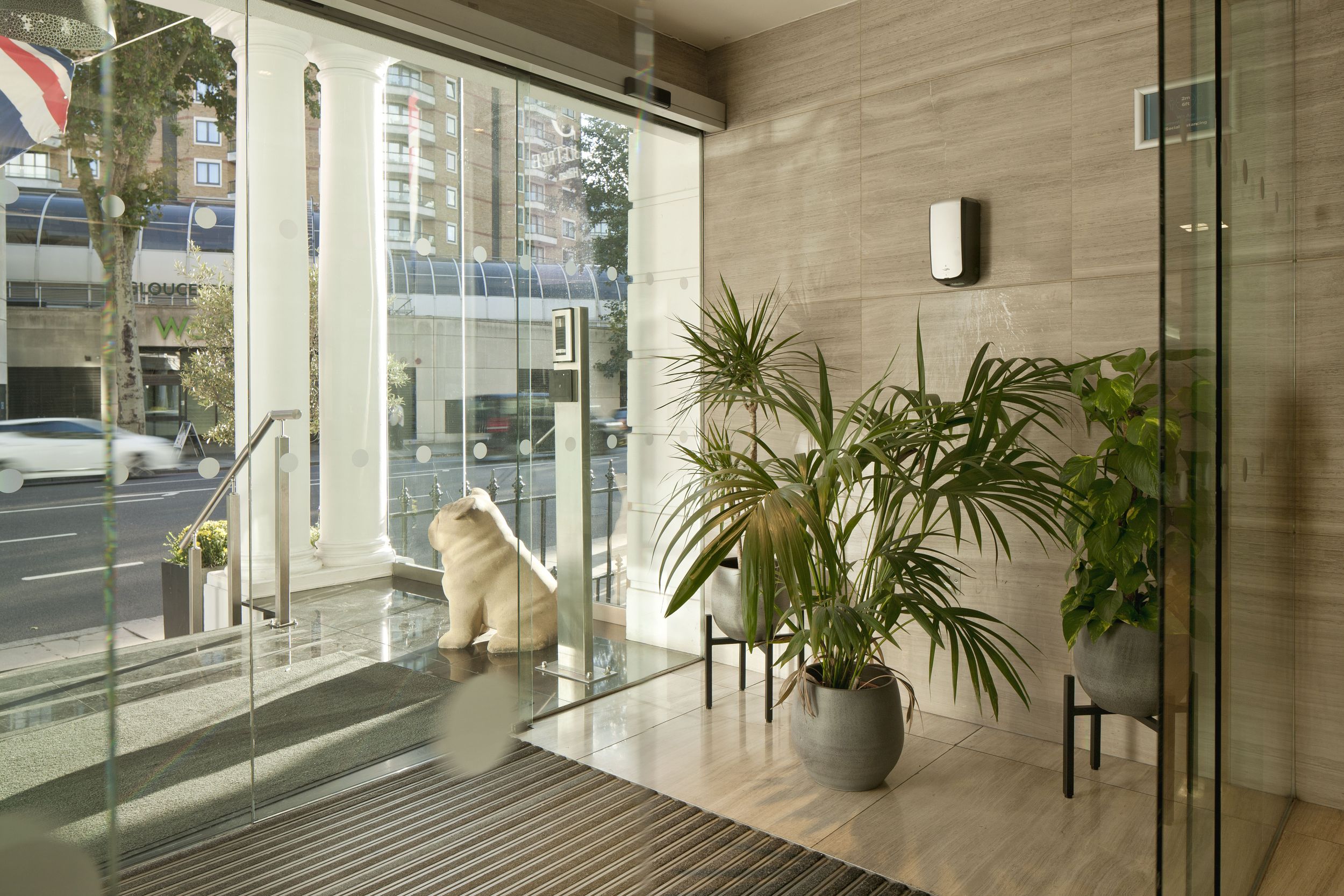 Фото DoubleTree by Hilton London Kensington