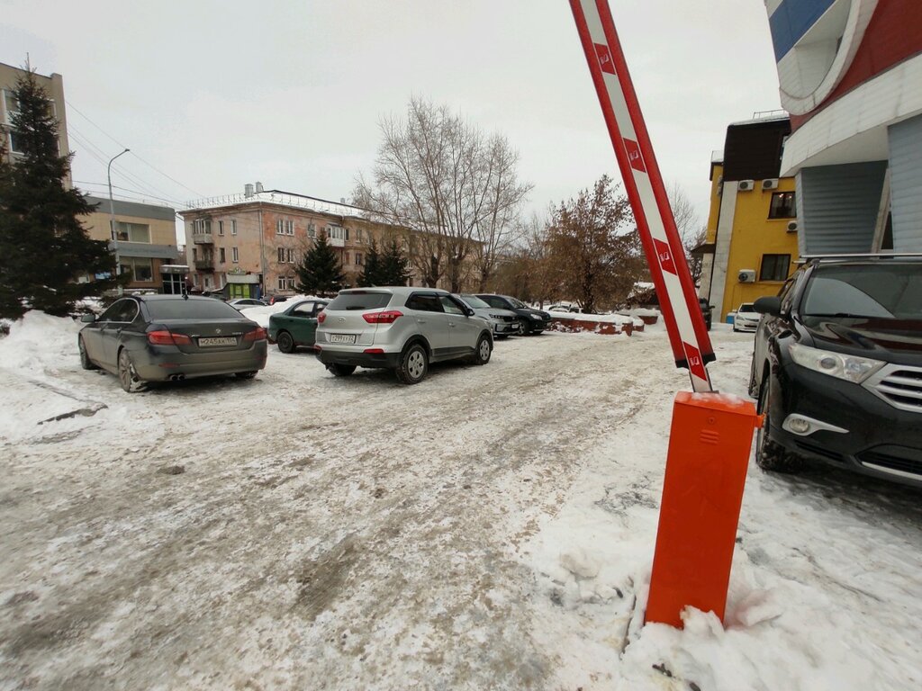 موقف السيارات Автомобильная парковка ، بارناول، صورة