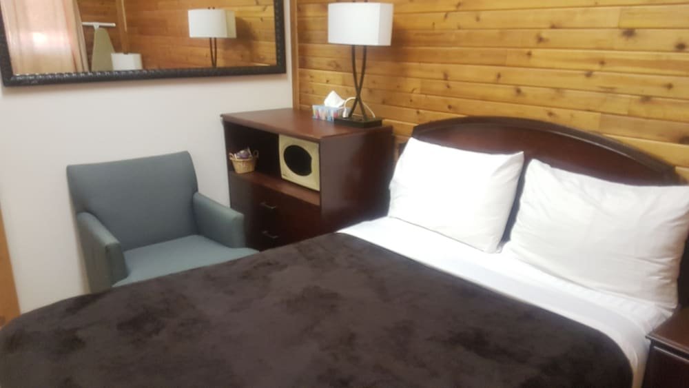 Фото Parkway Motel & European Lodges