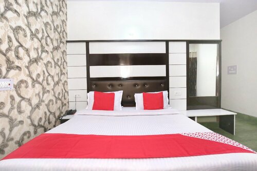 Oyo 10376 Hotel Golden Inn