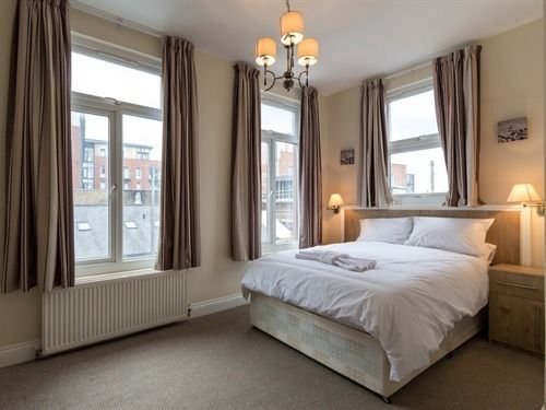 Фото Oyo TamTam Acton Hotel