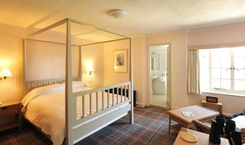 Фото The Knoll House