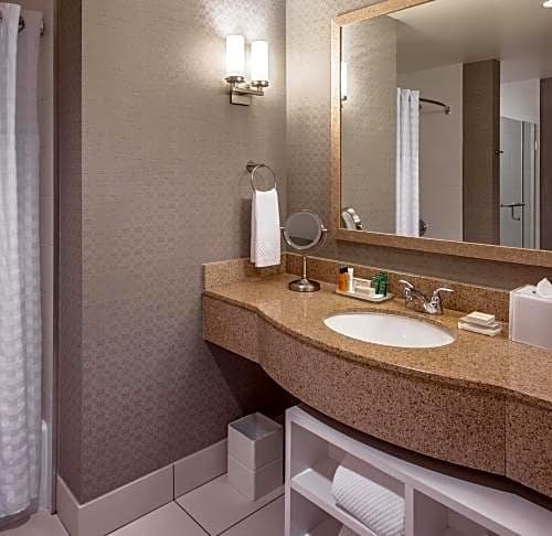 Фото Hilton Richmond Downtown